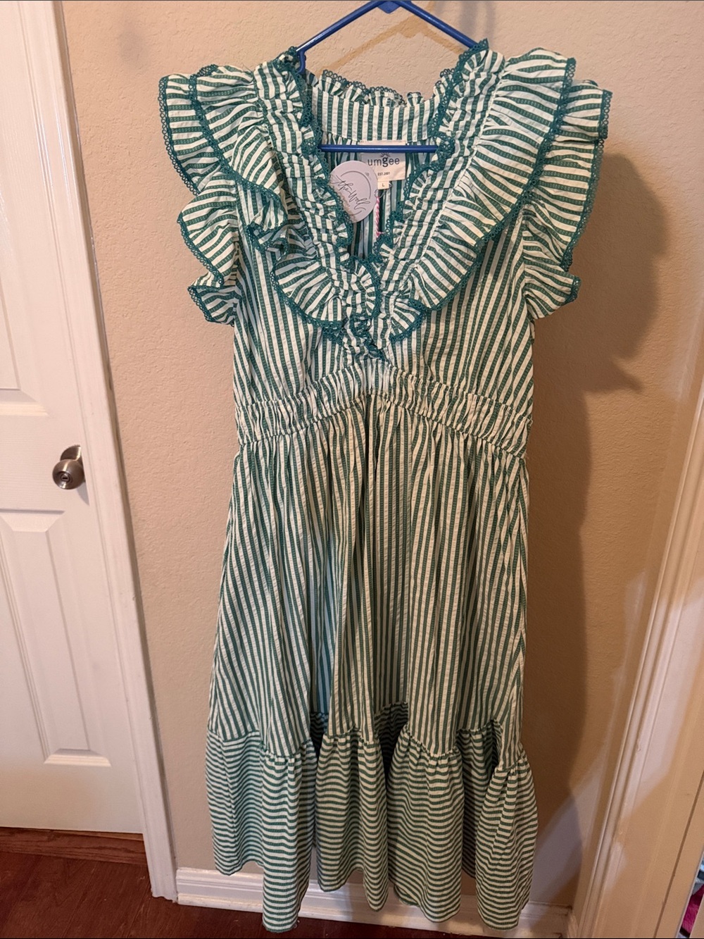 Umgee Green and White Striped Ruffle Sleeves has pockets. Size large
